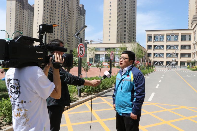 5.開新局——與會(huì)媒體到現(xiàn)場(chǎng)參觀并對(duì)項(xiàng)目管理人員進(jìn)行采訪